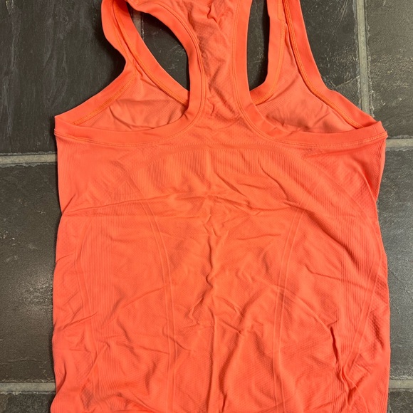 2 Atheleta tank tops - Picture 4 of 4